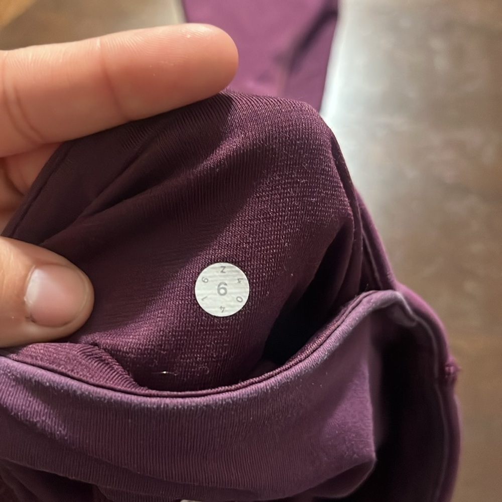 Lululemon crop legging - Picture 7 of 9